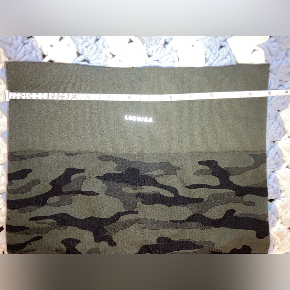 Leonisa Shapewear Camo set. *Different Sizes*
L Leggings and XL Sports Bra - Picture 8 of 11